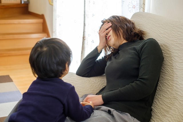 働くママの約7割「気持ちが限界に近い」 自分時間は「1日1時間未満」働き方を見直す人も