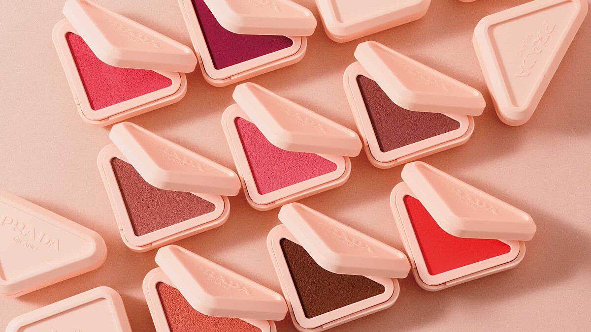 【PRADA BEAUTY】イロチ買い必須♡ マルチユースな新作「プラダタッチ」全8色をCHECK!