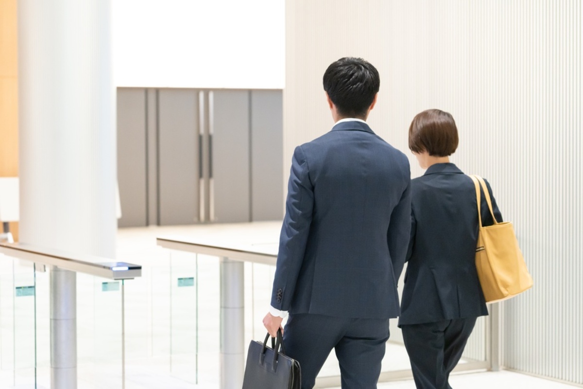 娘の結婚相手は年収「400万円」だそうです。本人たちは「将来はマイホームを建てて、子ども2人を育てたい」と前向きですが、親としては正直不安…共働きなら生活は成り立つのでしょうか?
