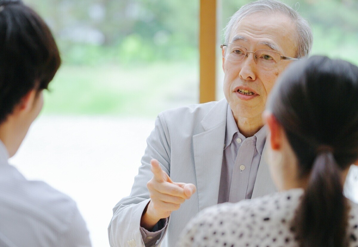 認知症に気付いたきっかけは「口ぐせ」――“これ”が増えたら要注意、認知症初期に見られる「会話の特徴」とは